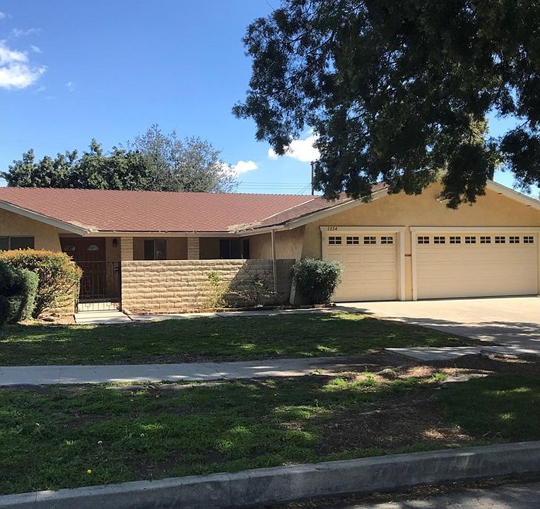 1st image of 1334 N Stanford Ave