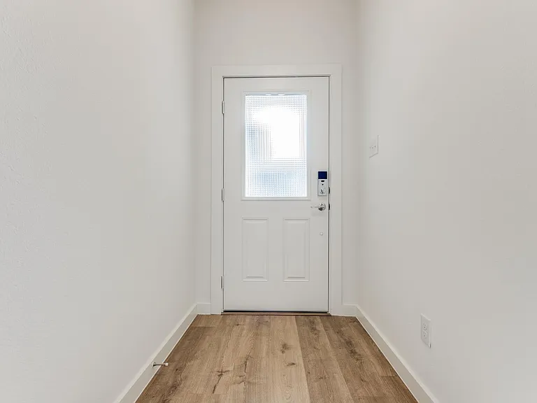 4908 Pebblewood Dr — Photo 2