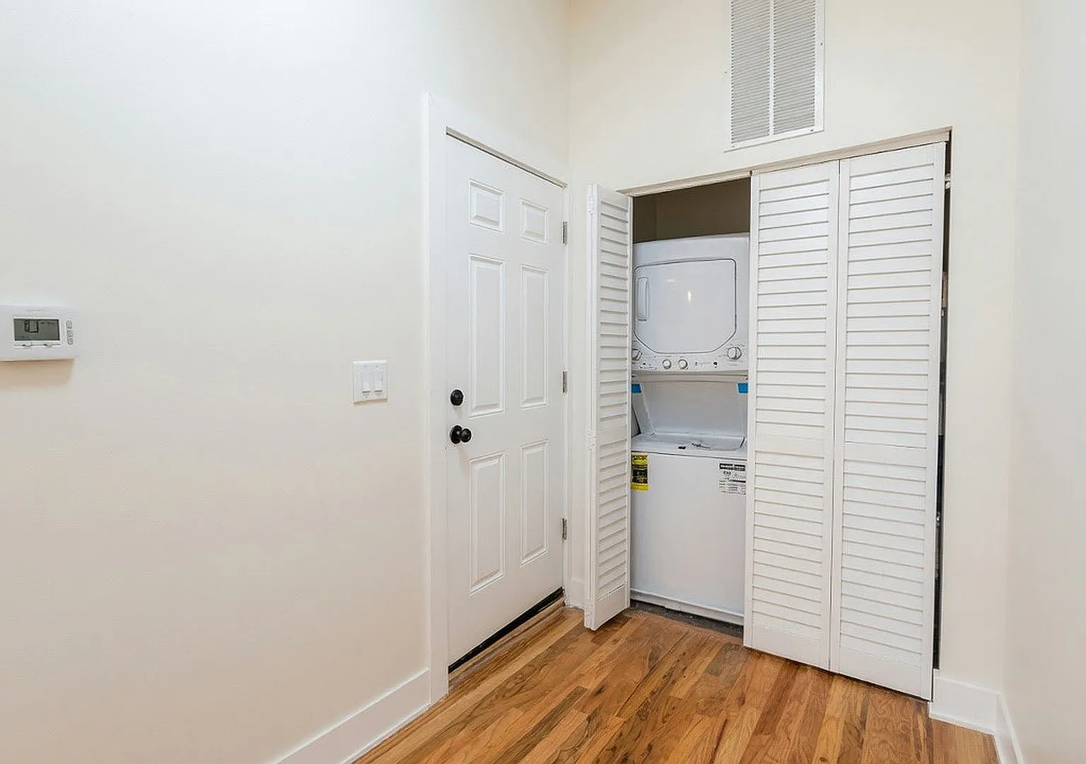 1 bed, 1.0 bath, $2,249 — Photo 3