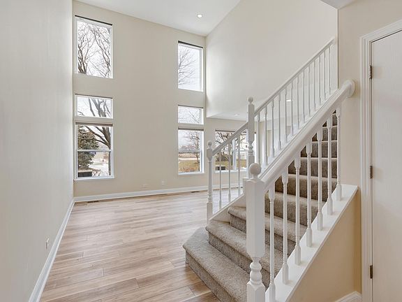 5th image of 958 Huntington Dr