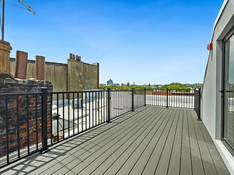525 Washington St #2 — Photo 1