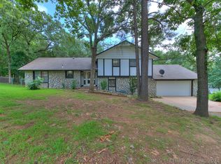 17183 S Creekwood Ct, Claremore, OK 74017