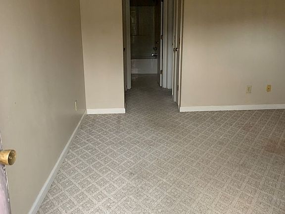 3rd image of 102 McConnell St APT 102