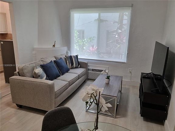 2nd image of 1525 Meridian Ave APT 105