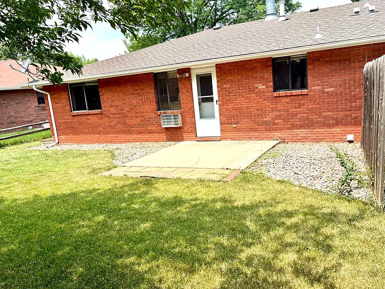 2204-2206 Albany Ct — Photo 21