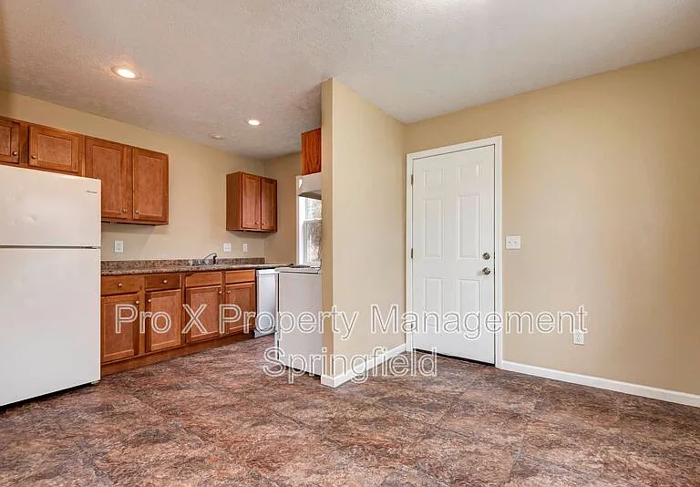652 N Belview Ave #B — Photo 4