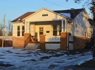 510 N 1st St, Fairfield, IL 62837