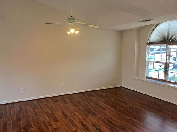 4th image of 212 Stretch Ln