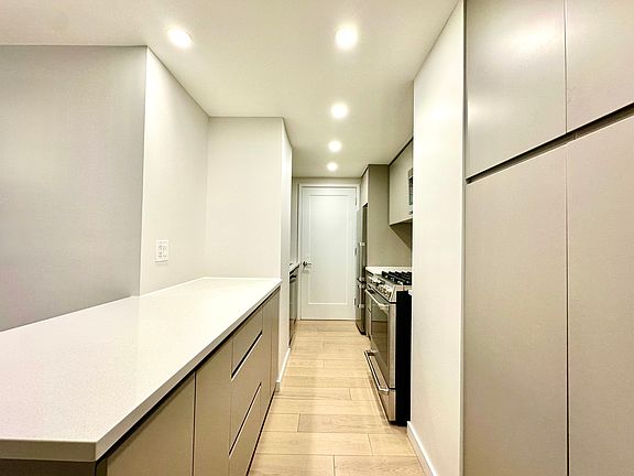4th image of 175 W 87th St APT 27F