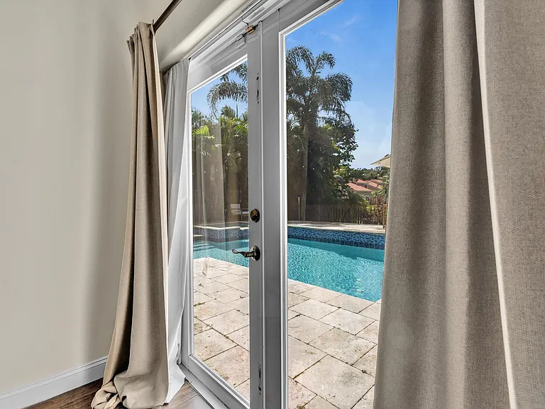 10310 Santiago St — Photo 14
