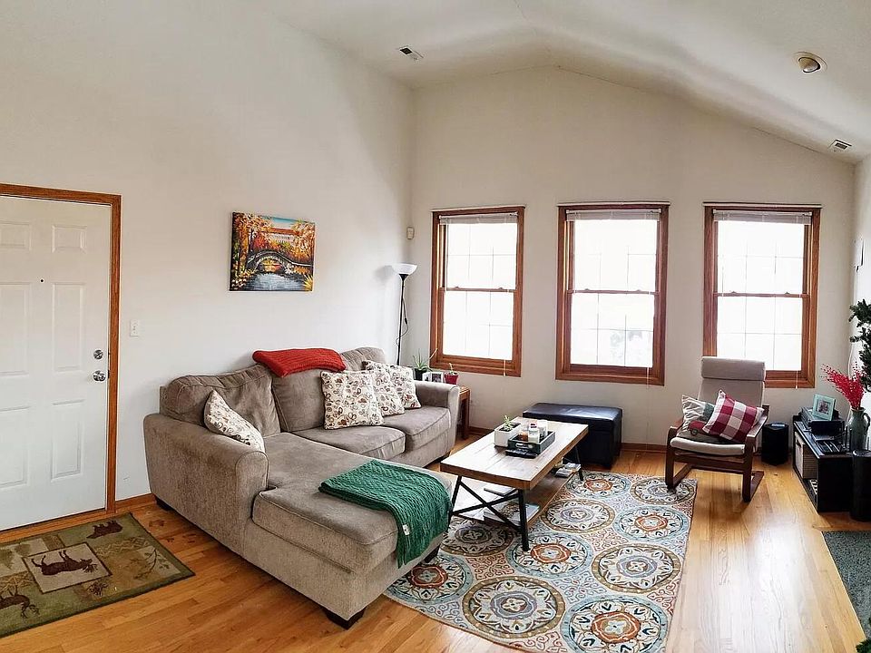 1st image of 1545 W Pearson St APT 3E