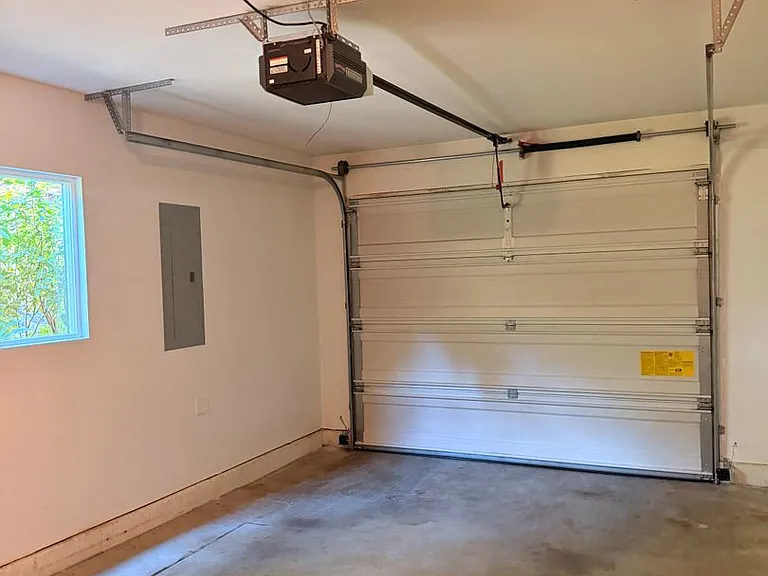 2551 NE Ravenwood Dr — Photo 13