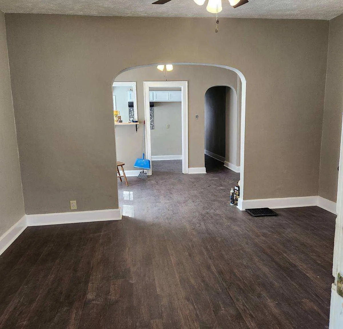 2 bed, 1400 sqft, $1,400 — Photo 1