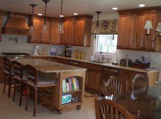 89 Iroquois Ave, Oakland, NJ 07436