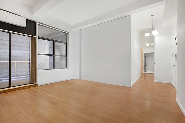 Sold by R New York | media 2
