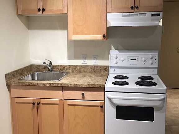 3rd image of 10405 102nd St