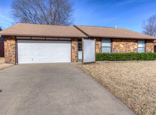 210 E Waco Pl, Broken Arrow, OK 74011