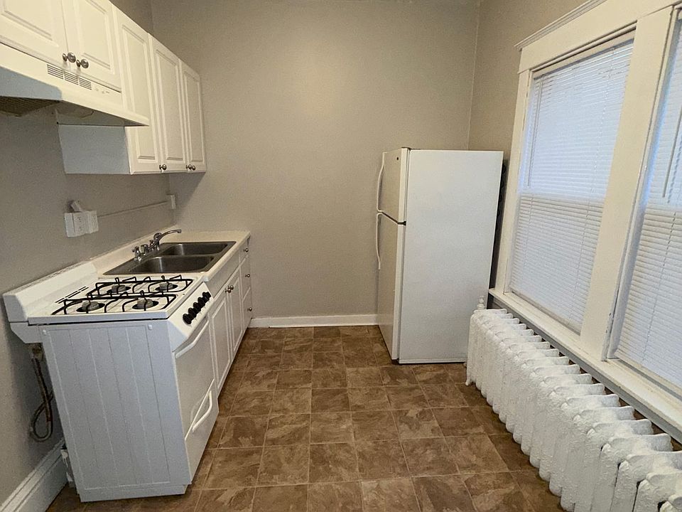 1st image of 1562 Edmund Ave APT 1