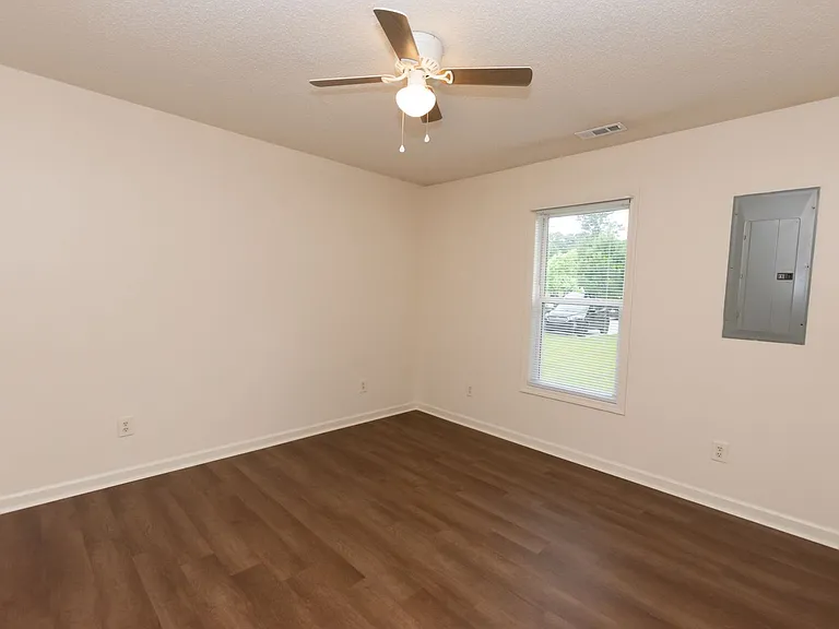 241 Lakewood Dr — Photo 19