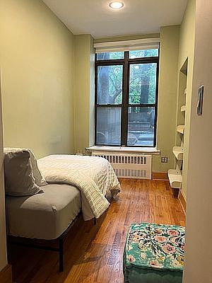 3rd image of 222 W 79th St