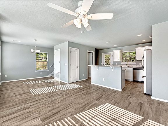 5th image of 291 S Breakwater Ln