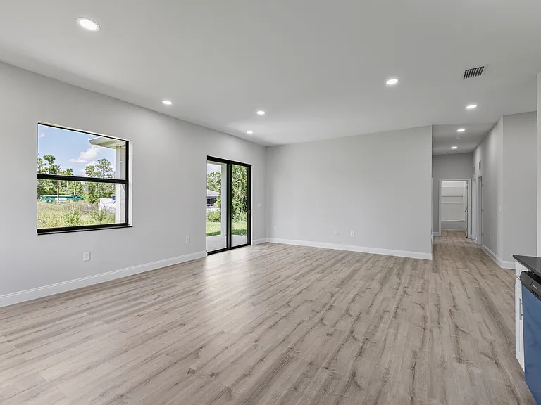 556 Sherwood Ave S — Photo 16
