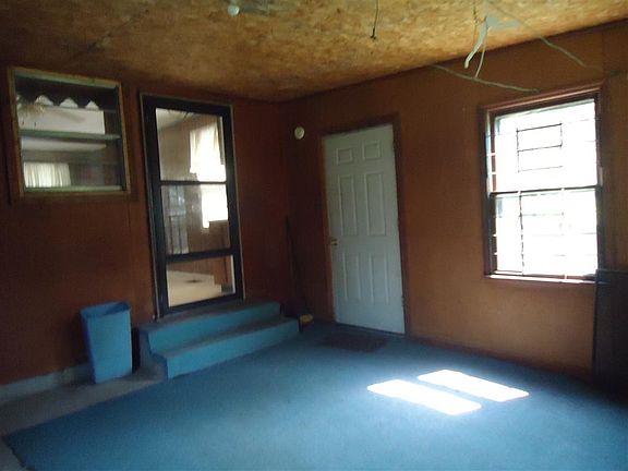 3rd image of 1914 Dahlia Cir