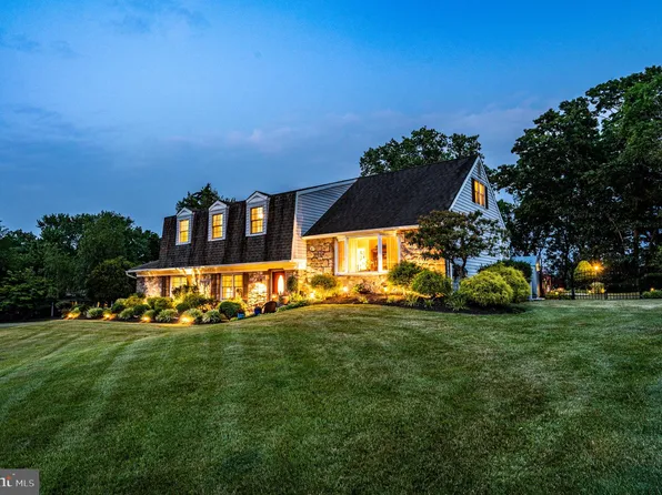 105 High Point Dr, Churchville, PA 18966
