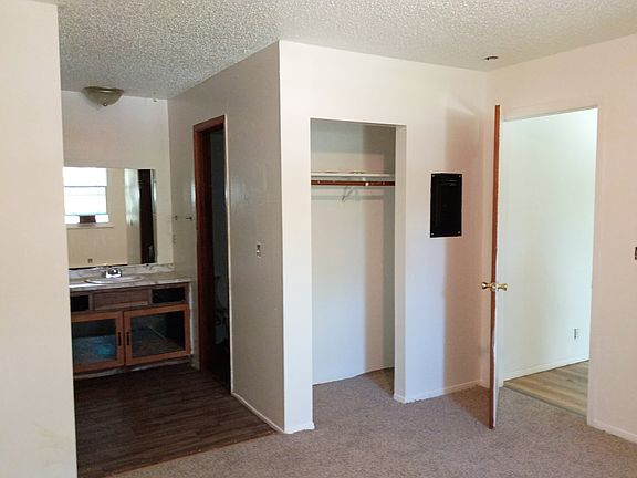 3rd image of 945 W Sawyer St #6