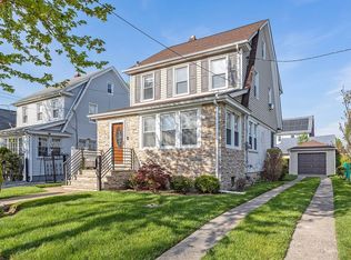 10019 207th St, Queens Village, NY 11429