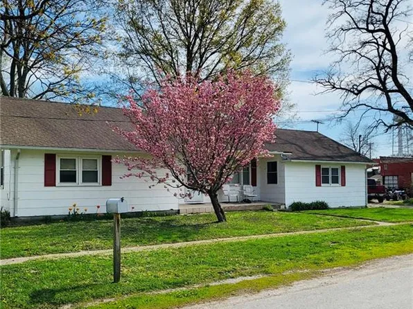 206 E Elm St, Hardin, MO 64035
