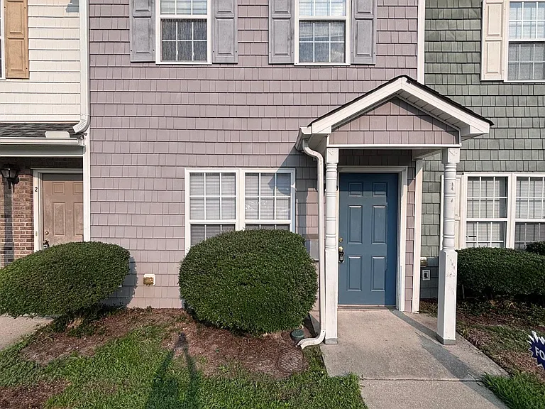 60 Rainbow Rd #3 — Photo 1