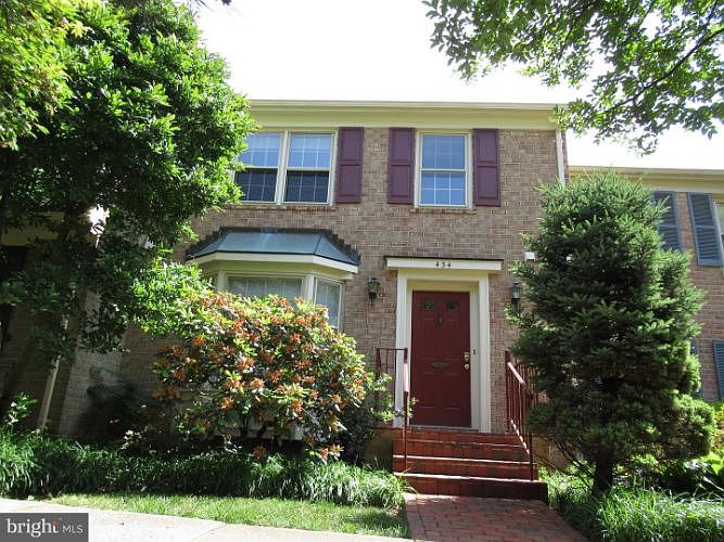 1st image of 434 N Park Dr