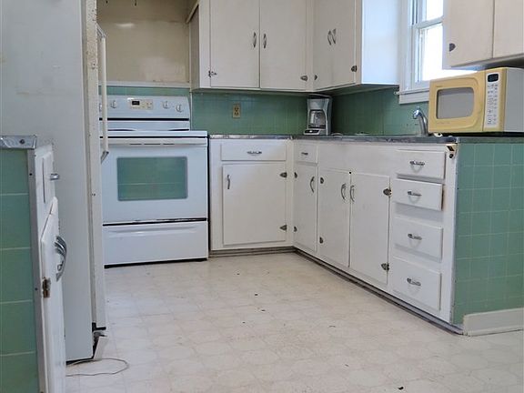 5th image of 1501 Chapman St