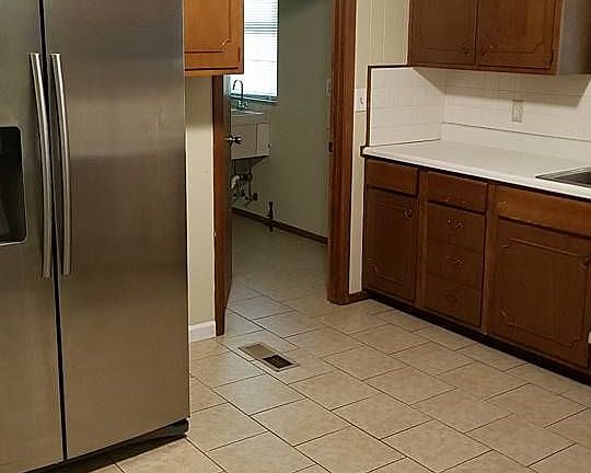 3rd image of 5006 Cloverdale Ln