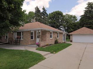 2821 Oregon St, Racine, WI 53405