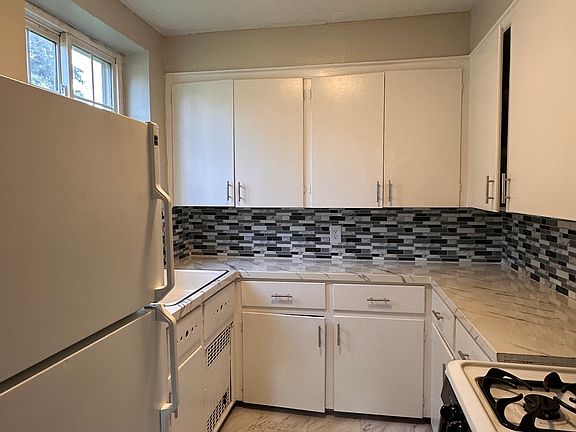 3rd image of 221 N Portage Path APT 9