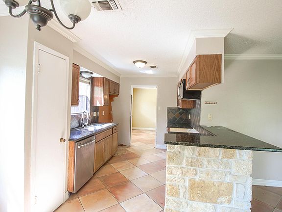 3rd image of 5822 Cayuga Dr