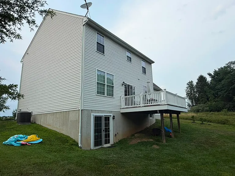 205 Carriage Walk Dr — Photo 4