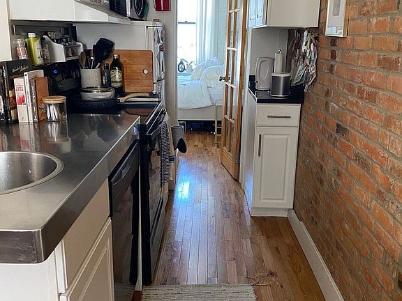 3rd image of 14 E Beck St APT A