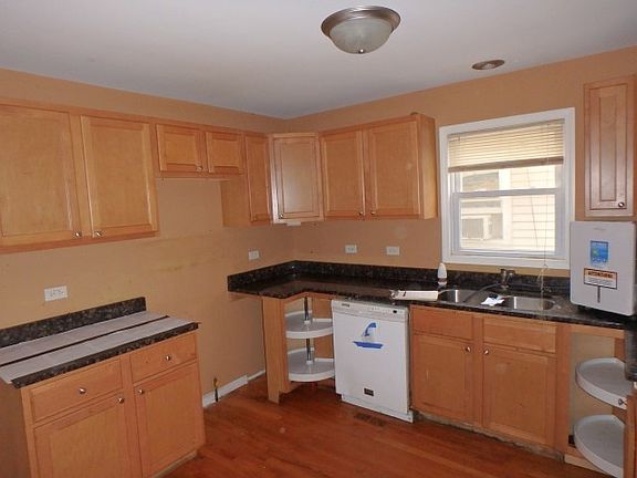 5th image of 8813 S Euclid Ave