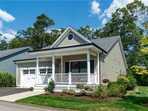 1 Hampton Rd #27, Coventry, RI 02816