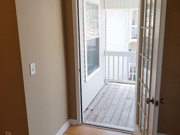 4th image of 674 Shadow Lakes Dr