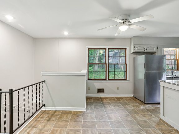 4th image of 3319 Charlotte Cir SE