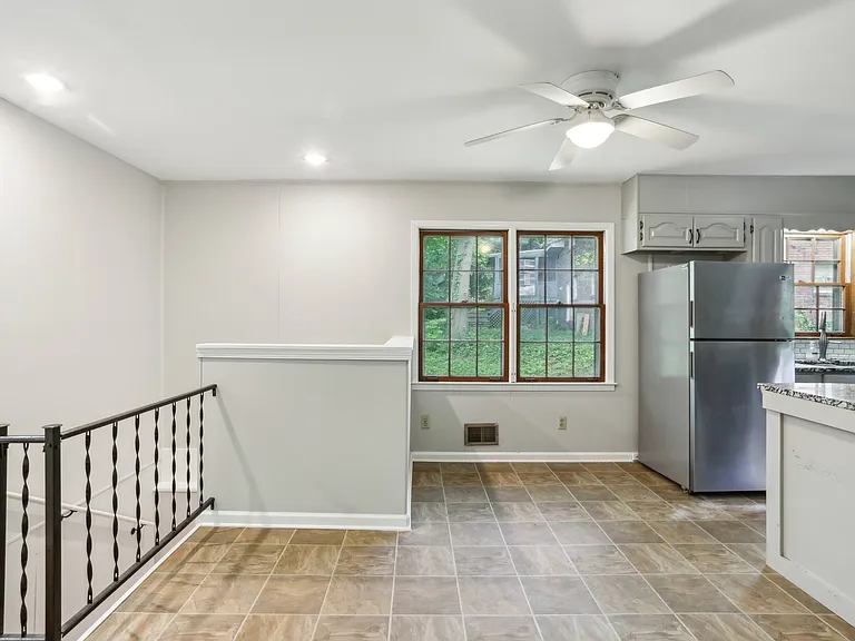 3319 Charlotte Cir SE — Photo 4