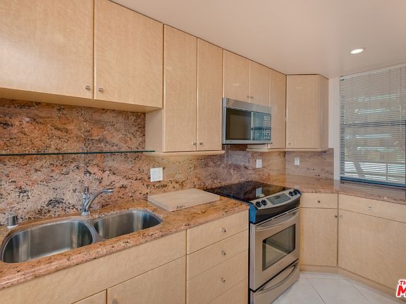 3rd image of 4314 Marina City Dr