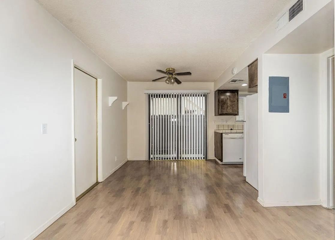 2 bed, 1.5 bath, $1,000 — Photo 4
