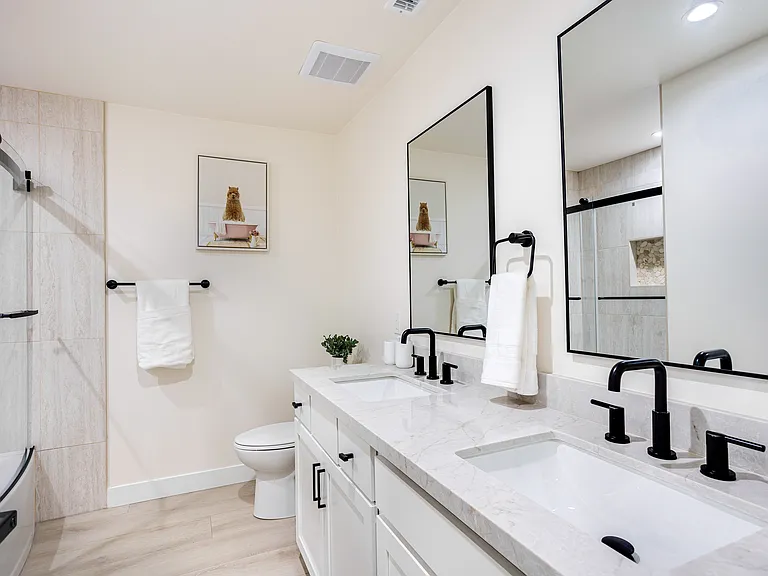 1020 S Mollison Ave — Photo 16