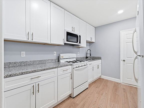 4th image of 73 Terrace Ave