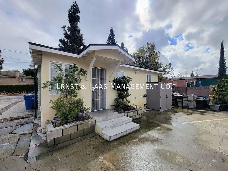 8429 Somerset Blvd — Photo 25